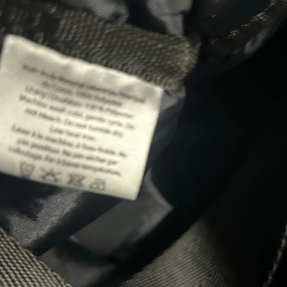 NWOT Beyond Yoga Convertible Gym Bag Black Backpack Tote Pockets - Picture 8 of 8